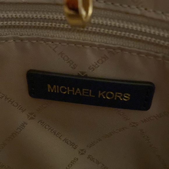 Final price!! Michael Kors purse - Picture 4 of 5